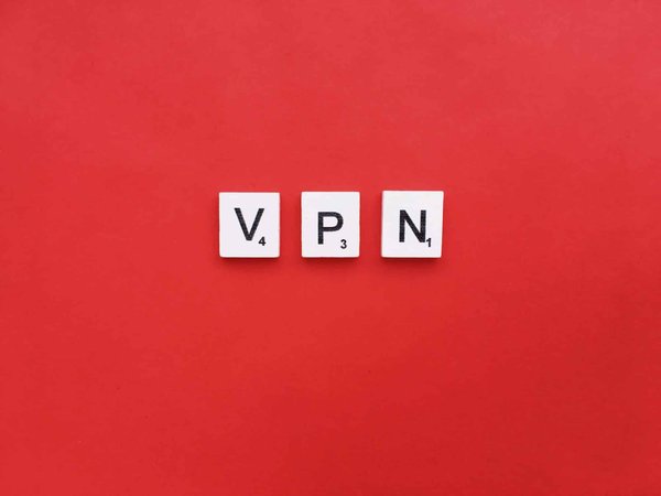 Comment configurer un VPN sur un routeur Asus pour sécuriser tout le réseau domestique?