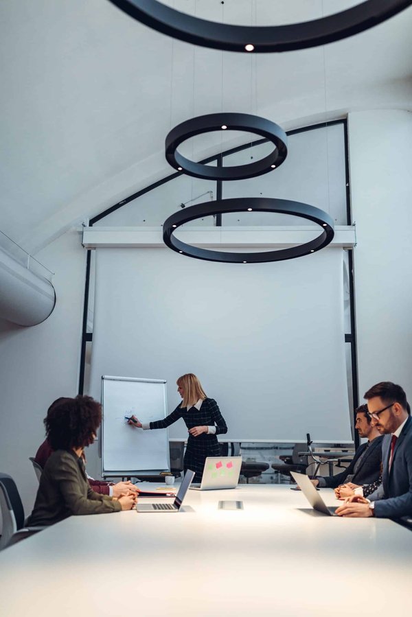 Quel est l'impact de la norme PCIe 4.0 sur les performances des SSD dans les systèmes informatiques modernes?