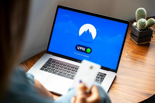 Comment mettre en place un réseau VPN site-à-site pour relier plusieurs bureaux d'entreprise en toute sécurité?
